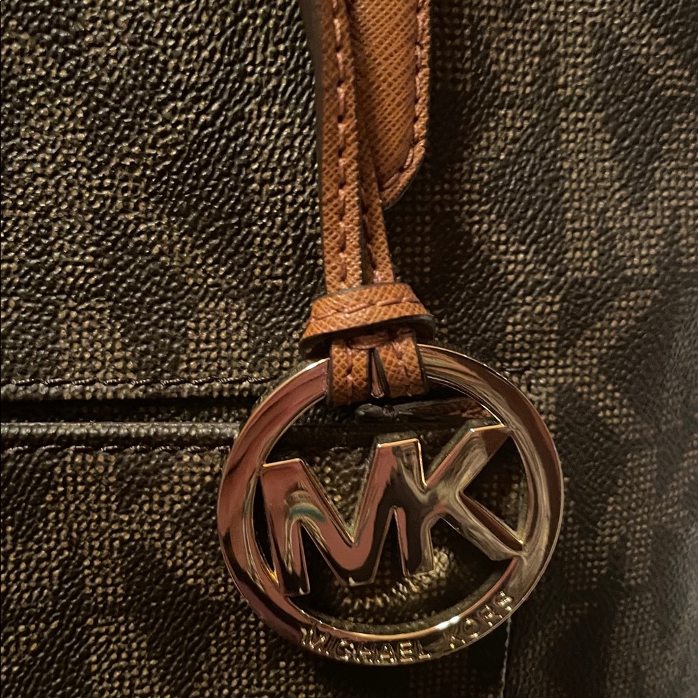Michael Kors Dark Brown Logo bag in excellent condition. - Picture 2 of 9